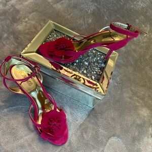 Description-Dark pink high heel with rose 
Brand-Carols
Size- Women’s 8